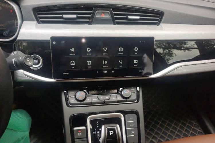 Used Geely Auto Emgrand X7 Sport 2021 1.8TD DCT Two-Wheel Drive Asian Games Comfort Edition Audio And AC Panel