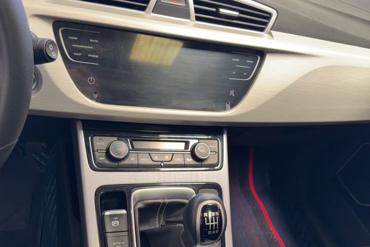 Used Geely Auto Emgrand X7 Sport 2021 Million Edition 1.8TD Manual Two-Wheel Drive Comfort Model Audio And AC Panel