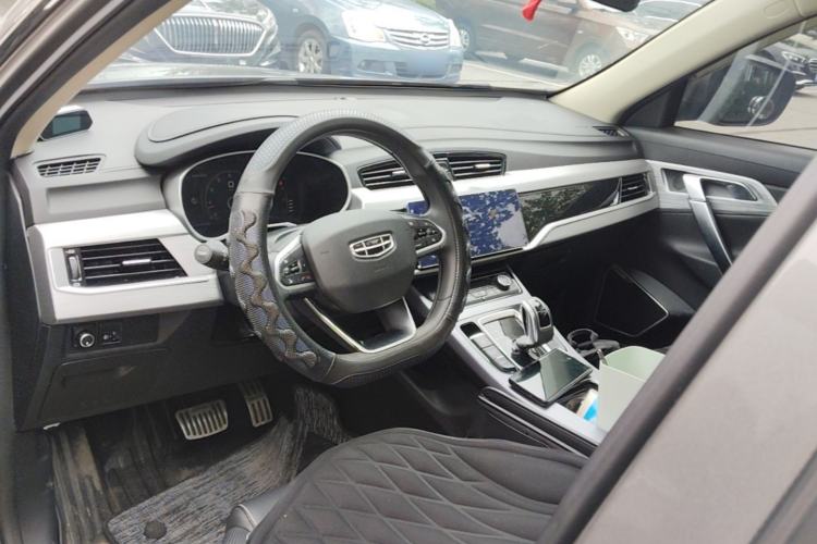 Used Geely Auto Emgrand X7 Sport 2021 Million Edition 1.8TD DCT Two-Wheel Drive Comfort Model Center Console