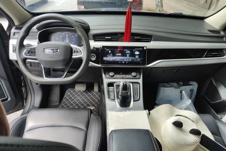 Used Geely Auto Emgrand X7 Sport 2021 Million Edition 1.8TD DCT Two-Wheel Drive Comfort Model Center Console