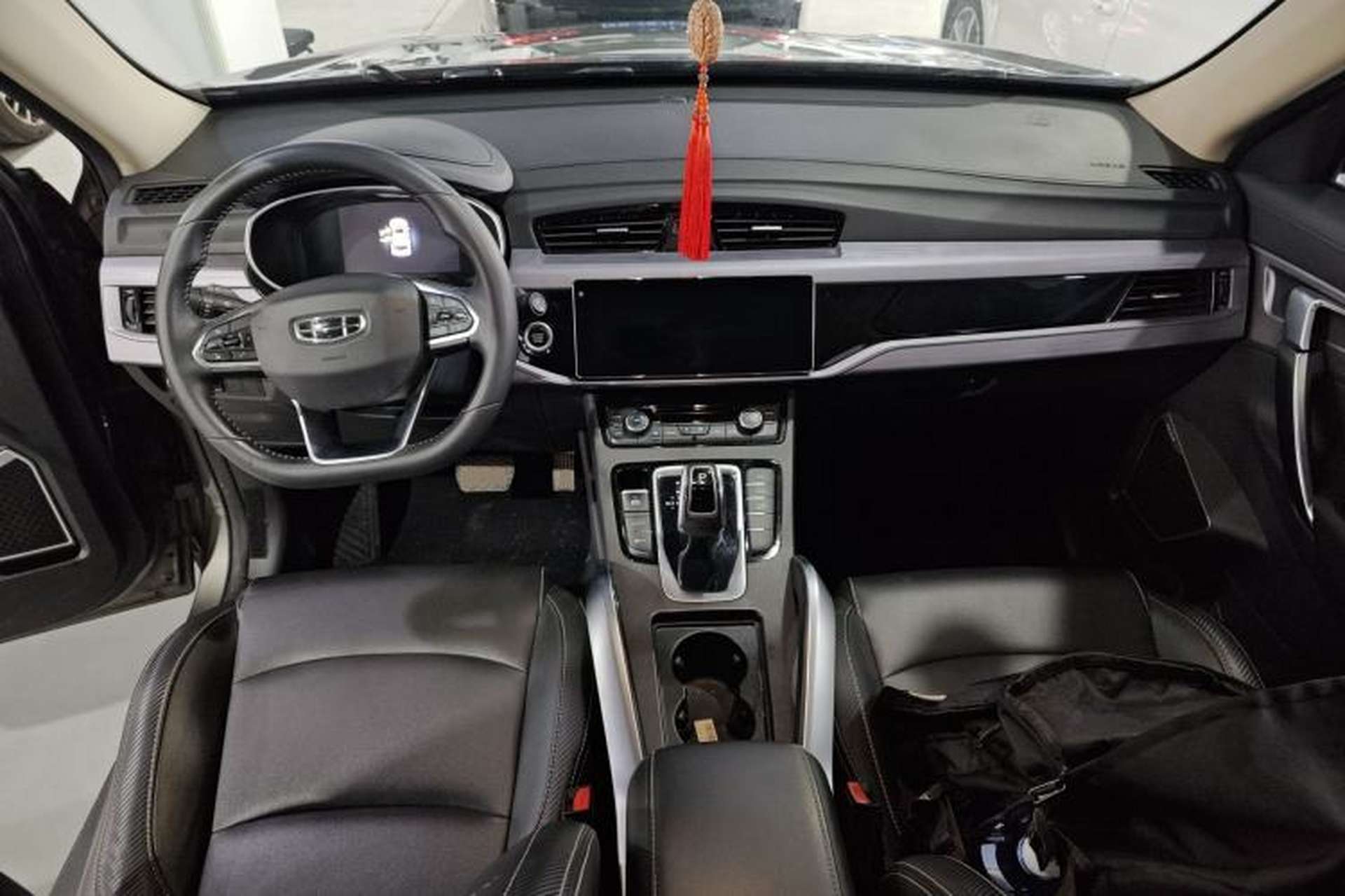 Used Geely Auto Emgrand X7 Sport 2021 Million Edition 1.8TD DCT Two-Wheel Drive Luxury Model Center Console