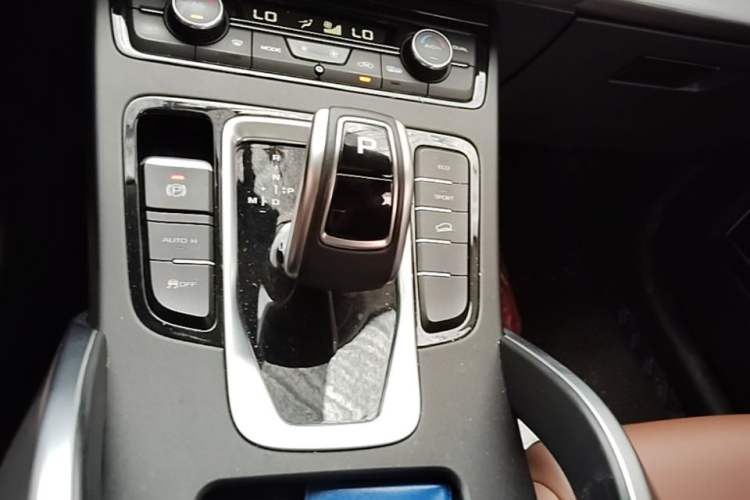 Used Geely Auto Emgrand X7 Sport 2021 1.8TD DCT Two-Wheel Drive Asian Games Edition Gear Lever