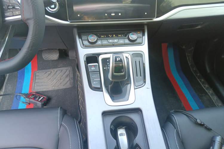 Used Geely Auto Emgrand X7 Sport 2021 Million Edition 1.8TD DCT Two-Wheel Drive Comfort Model Gear Lever