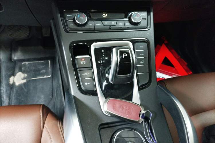 Used Geely Auto Emgrand X7 Sport 2021 1.8TD DCT Two-Wheel Drive Asian Games Edition Gear Lever