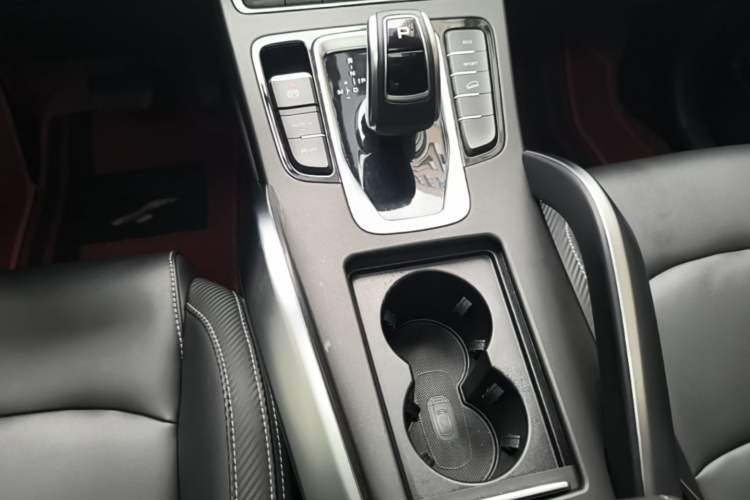 Used Geely Auto Emgrand X7 Sport 2021 Million Edition 1.8TD DCT Two-Wheel Drive Luxury Model Gear Lever