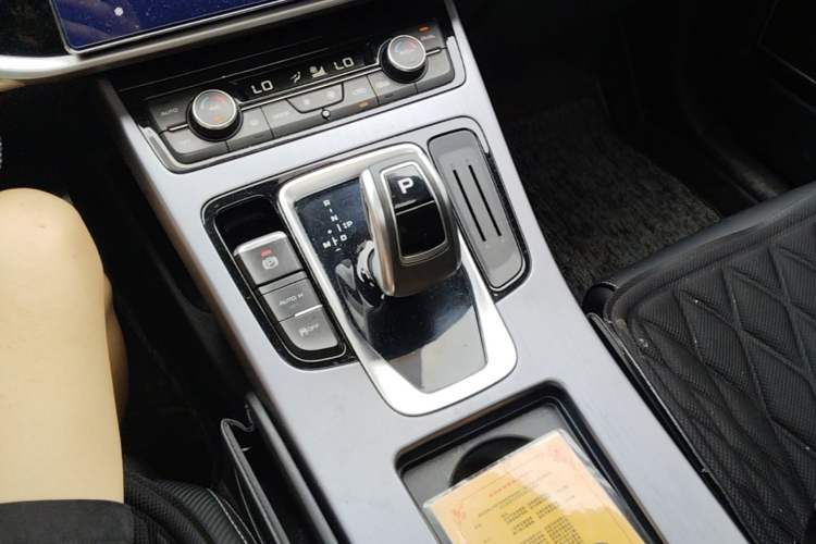 Used Geely Auto Emgrand X7 Sport 2021 Million Edition 1.8TD DCT Two-Wheel Drive Comfort Model Gear Lever