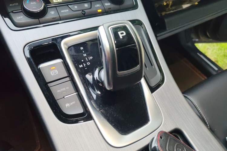 Used Geely Auto Emgrand X7 Sport 2021 Million Edition 1.8TD DCT Two-Wheel Drive Comfort Model Gear Lever