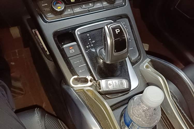 Used Geely Auto Emgrand X7 Sport 2021 Million Edition 1.8TD DCT Two-Wheel Drive Luxury Model Gear Lever