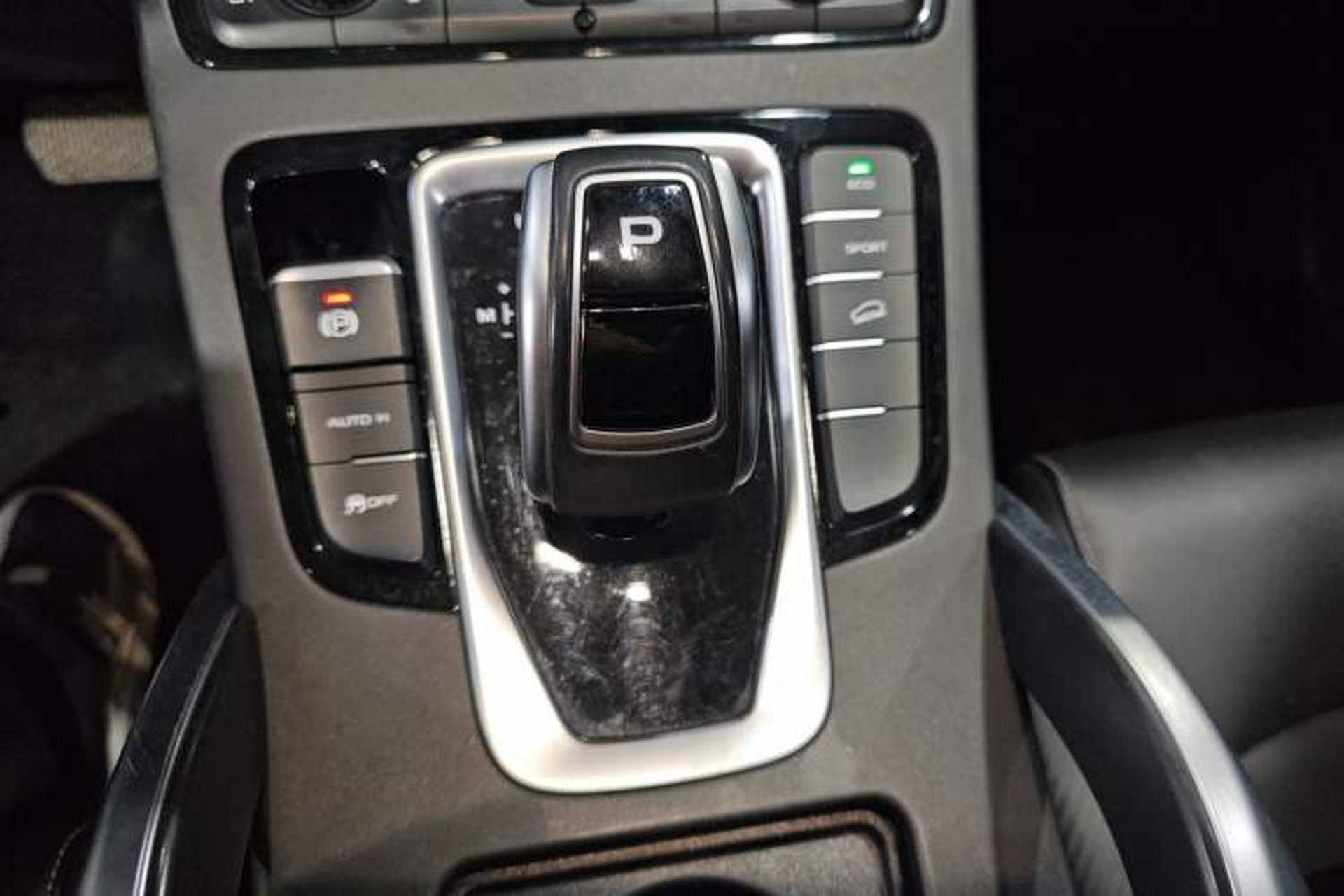 Used Geely Auto Emgrand X7 Sport 2021 Million Edition 1.8TD DCT Two-Wheel Drive Luxury Model Gear Lever