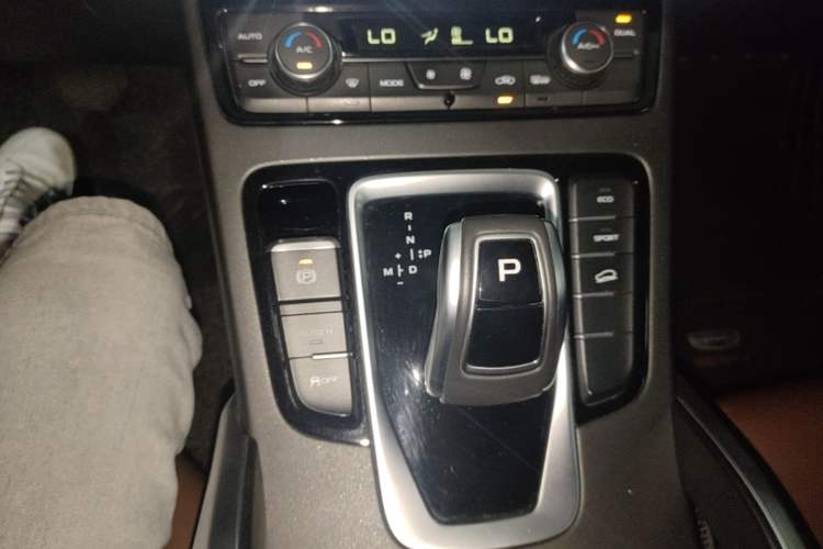 Used Geely Auto Emgrand X7 Sport 2021 1.8TD DCT Two-Wheel Drive Asian Games Edition Gear Lever