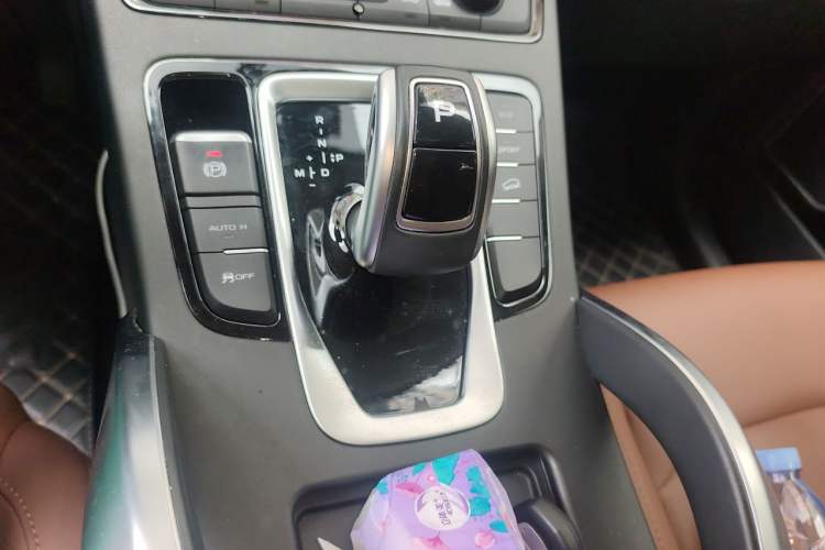 Used Geely Auto Emgrand X7 Sport 2021 1.8TD DCT Two-Wheel Drive Asian Games Comfort Edition Gear Lever