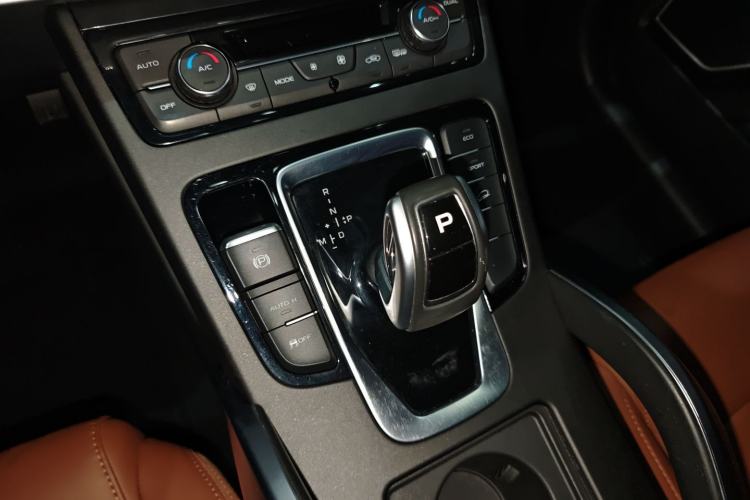 Used Geely Auto Emgrand X7 Sport 2021 1.8TD DCT Two-Wheel Drive Asian Games Edition Gear Lever