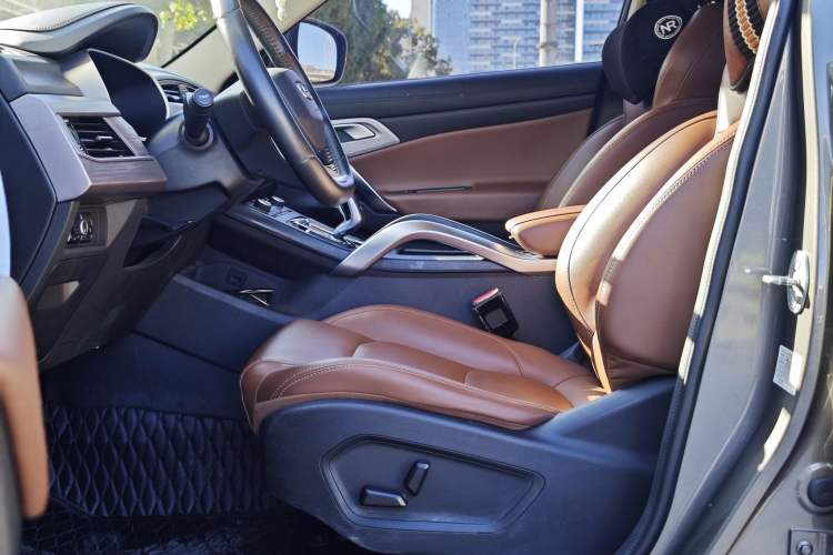 Used Geely Auto Emgrand X7 Sport 2021 1.8TD DCT Two-Wheel Drive Asian Games Edition Interior 4