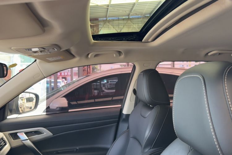 Used Geely Auto Emgrand X7 Sport 2021 Million Edition 1.8TD Manual Two-Wheel Drive Comfort Model Interior 4