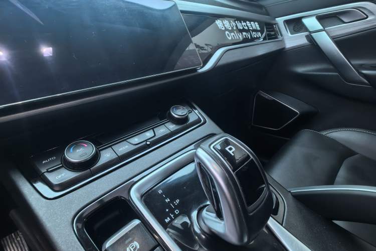 Used Geely Auto Emgrand X7 Sport 2021 Million Edition 1.8TD DCT Two-Wheel Drive Luxury Model Interior 5