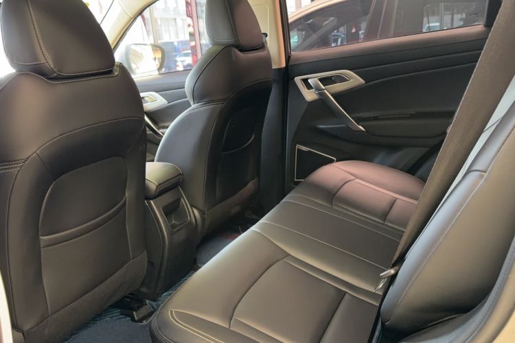 Used Geely Auto Emgrand X7 Sport 2021 Million Edition 1.8TD Manual Two-Wheel Drive Comfort Model Interior 5
