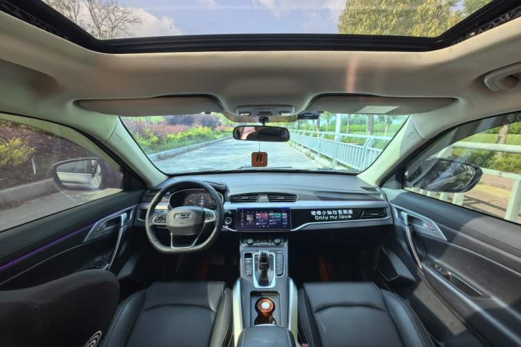 Used Geely Auto Emgrand X7 Sport 2021 Million Edition 1.8TD DCT Two-Wheel Drive Luxury Model Interior 6