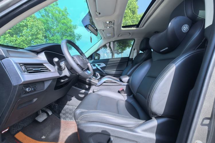 Used Geely Auto Emgrand X7 Sport 2021 Million Edition 1.8TD DCT Two-Wheel Drive Luxury Model Interior 9