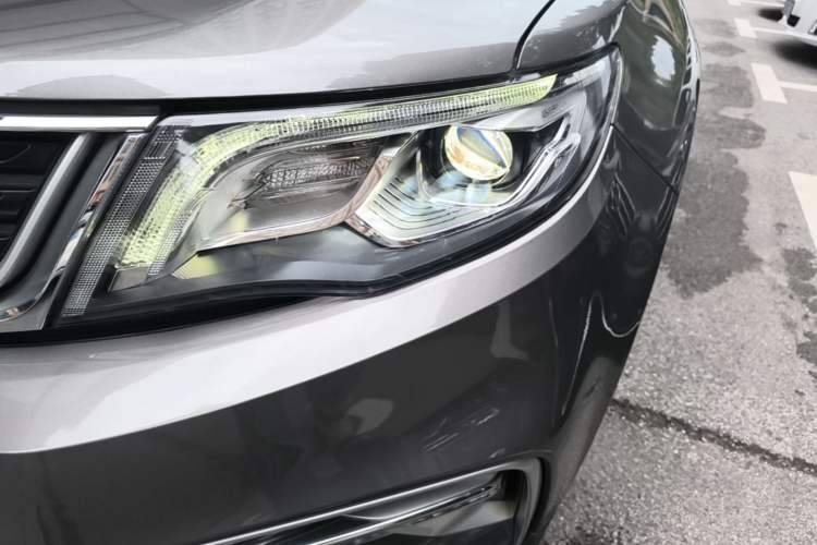 Used Geely Auto Emgrand X7 Sport 2021 Million Edition 1.8TD DCT Two-Wheel Drive Luxury Model Left Front Headlight