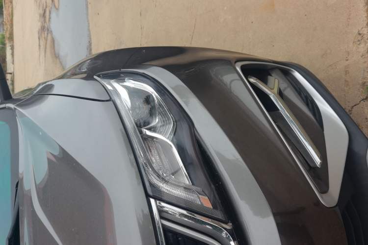 Used Geely Auto Emgrand X7 Sport 2021 Million Edition 1.8TD DCT Two-Wheel Drive Luxury Model Left Front Headlight
