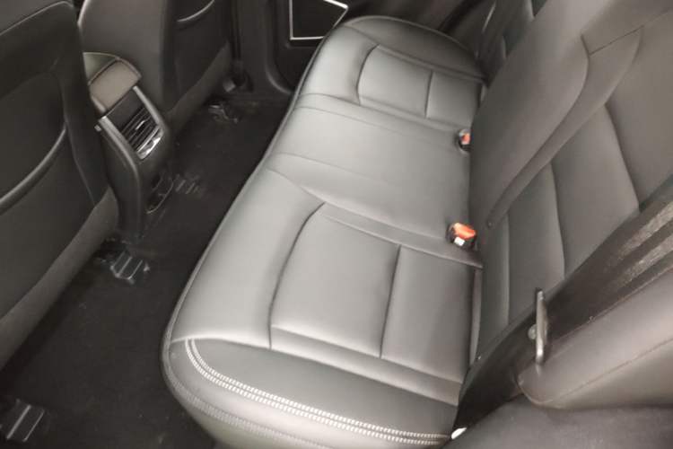 Used Geely Auto Emgrand X7 Sport 2021 Million Edition 1.8TD DCT Two-Wheel Drive Luxury Model Left Rear Seat