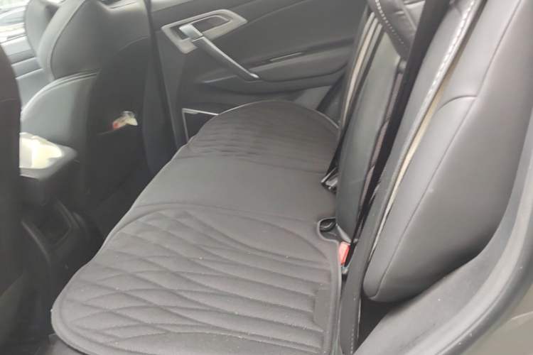 Used Geely Auto Emgrand X7 Sport 2021 Million Edition 1.8TD DCT Two-Wheel Drive Comfort Model Left Rear Seat