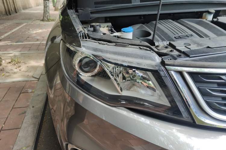 Used Geely Auto Emgrand X7 Sport 2021 Million Edition 1.8TD DCT Two-Wheel Drive Comfort Model Right Front Headlight
