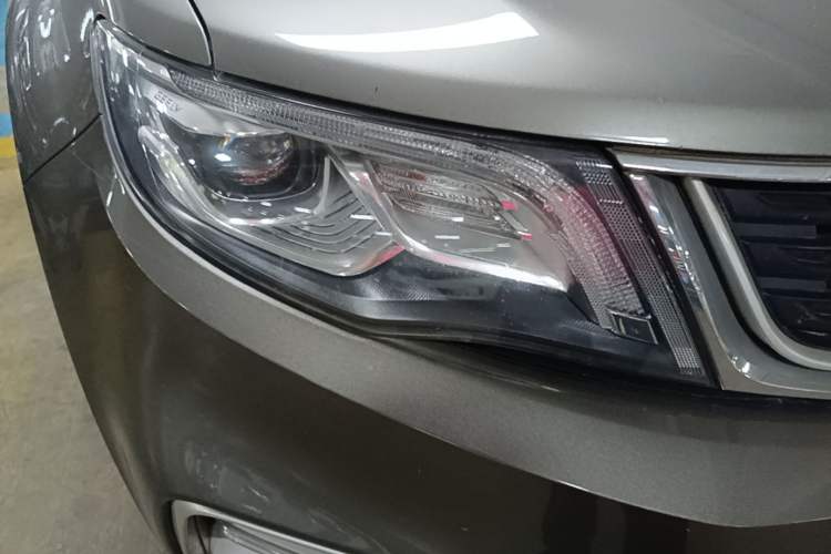 Used Geely Auto Emgrand X7 Sport 2021 Million Edition 1.8TD DCT Two-Wheel Drive Luxury Model Right Front Headlight