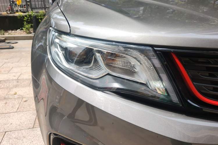 Used Geely Auto Emgrand X7 Sport 2021 1.8TD DCT Two-Wheel Drive Asian Games Comfort Edition Right Front Headlight