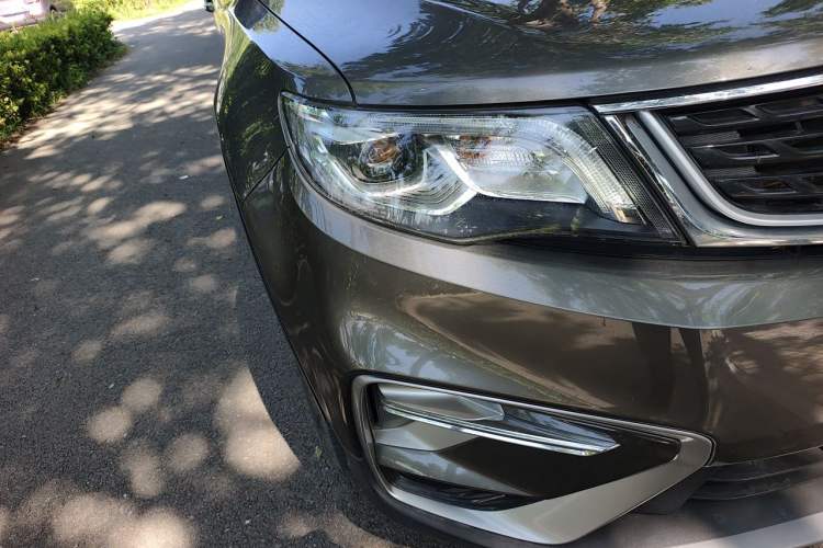 Used Geely Auto Emgrand X7 Sport 2021 Million Edition 1.8TD DCT Two-Wheel Drive Luxury Model Right Front Headlight