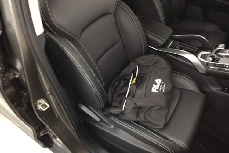 Used Geely Auto Emgrand X7 Sport 2021 Million Edition 1.8TD DCT Two-Wheel Drive Luxury Model Right Front Seat