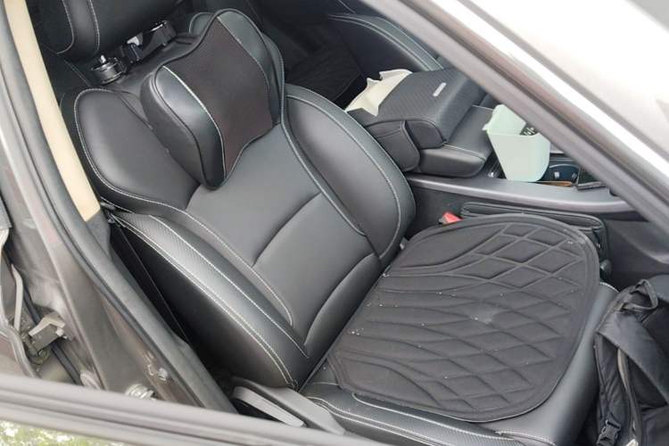 Used Geely Auto Emgrand X7 Sport 2021 Million Edition 1.8TD DCT Two-Wheel Drive Comfort Model Right Front Seat