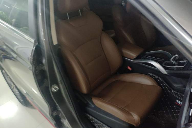 Used Geely Auto Emgrand X7 Sport 2021 1.8TD DCT Two-Wheel Drive Asian Games Edition Right Front Seat