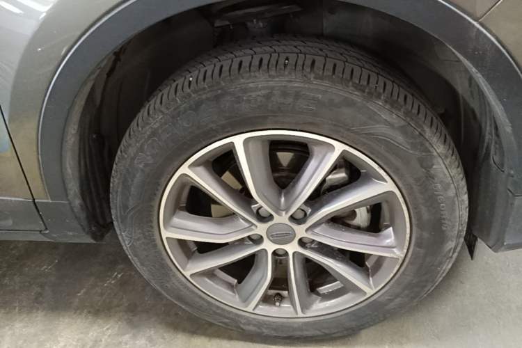 Used Geely Auto Emgrand X7 Sport 2021 Million Edition 1.8TD DCT Two-Wheel Drive Luxury Model Right Front Wheel Hub