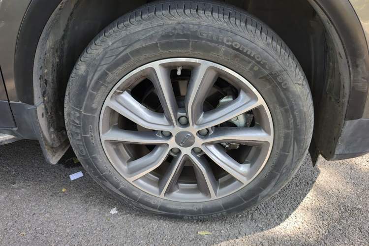 Used Geely Auto Emgrand X7 Sport 2021 Million Edition 1.8TD DCT Two-Wheel Drive Luxury Model Right Front Wheel Hub