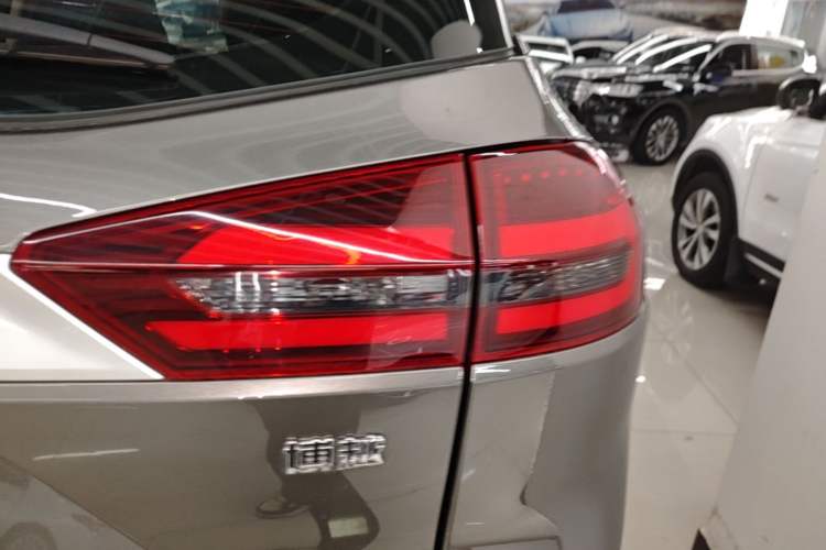 Used Geely Auto Emgrand X7 Sport 2021 Million Edition 1.8TD DCT Two-Wheel Drive Luxury Model Right Rear Taillight