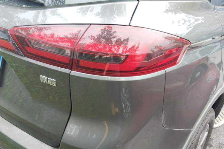 Used Geely Auto Emgrand X7 Sport 2021 Million Edition 1.8TD DCT Two-Wheel Drive Comfort Model Right Rear Taillight