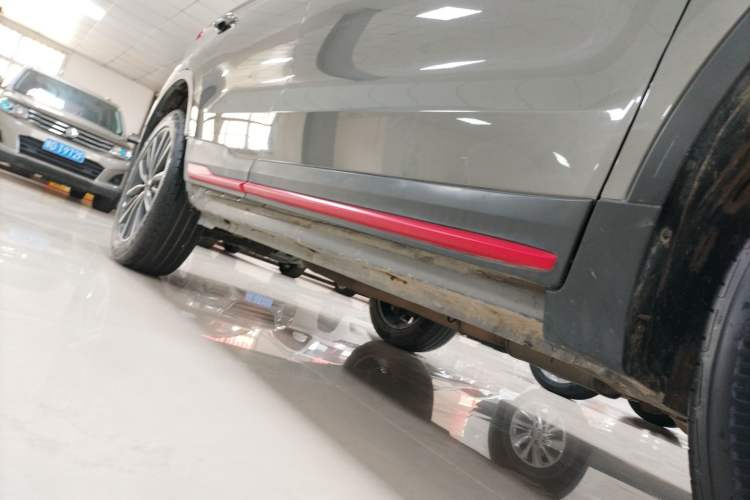 Used Geely Auto Emgrand X7 Sport 2021 1.8TD DCT Two-Wheel Drive Asian Games Edition Right Side Sill