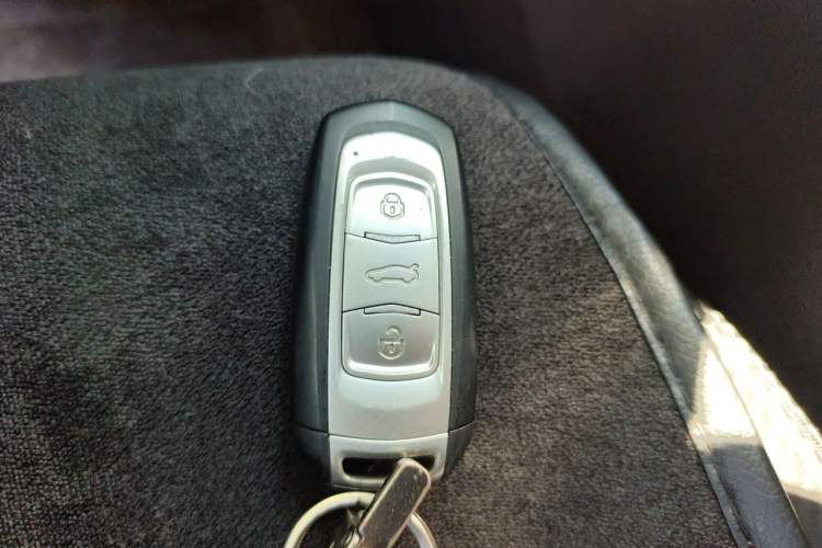 Used Geely Auto Emgrand X7 Sport 2021 Million Edition 1.8TD DCT Two-Wheel Drive Luxury Model Vehicle Key