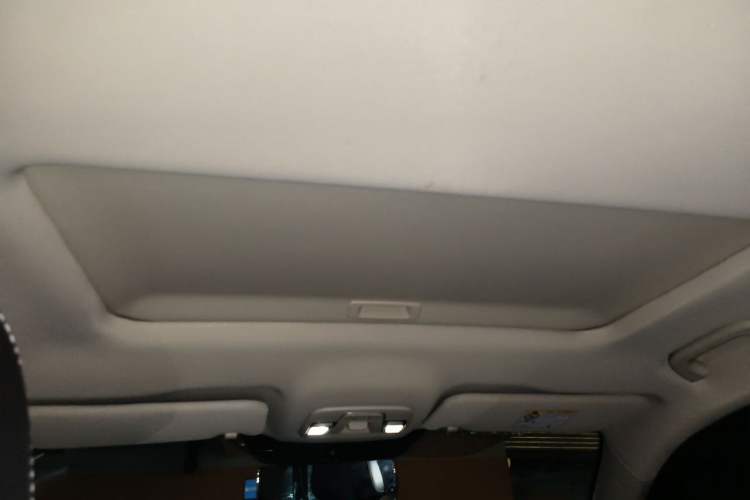 Used Geely Auto Emgrand X7 Sport 2021 Million Edition 1.8TD DCT Two-Wheel Drive Luxury Model Headliner
