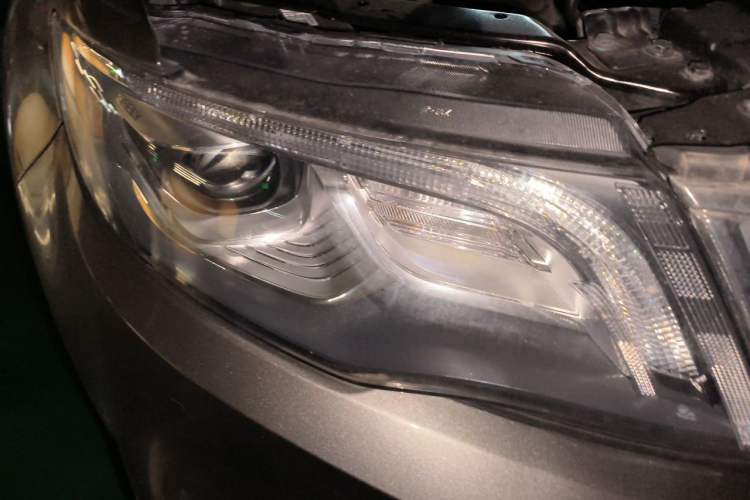 Used Geely Auto Emgrand X7 Sport 2021 Million Edition 1.8TD DCT Two-Wheel Drive Luxury Model Right Front Headlight