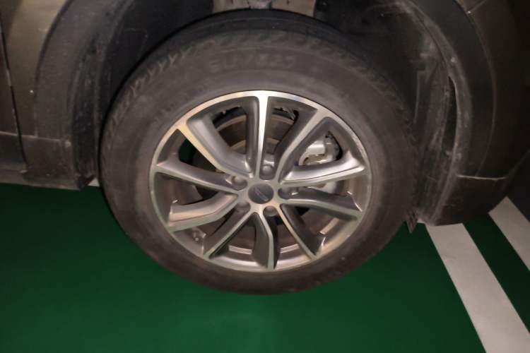 Used Geely Auto Emgrand X7 Sport 2021 Million Edition 1.8TD DCT Two-Wheel Drive Luxury Model Right Front Wheel Hub