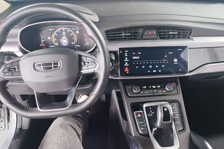 Used Geely Auto Emgrand X7 Sport 2021 Million Edition 1.8TD DCT Two-Wheel Drive Luxury Model Center Console