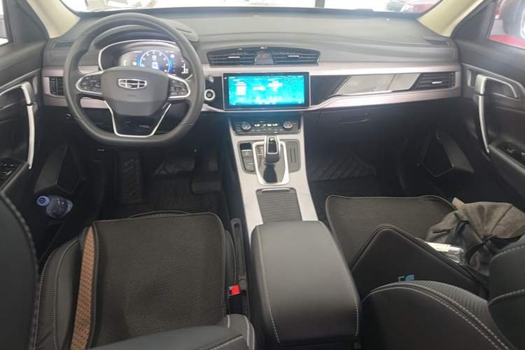 Used Geely Auto Emgrand X7 Sport 2021 Million Edition 1.8TD DCT Two-Wheel Drive Comfort Model Center Console
