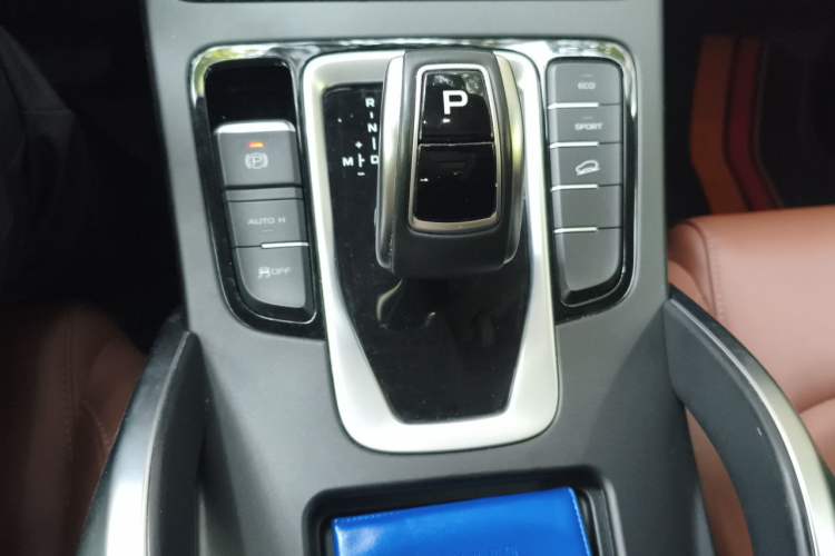 Used Geely Auto Emgrand X7 Sport 2021 1.8TD DCT Two-Wheel Drive Asian Games Edition Gear Lever