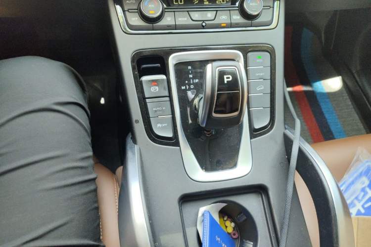 Used Geely Auto Emgrand X7 Sport 2021 1.8TD DCT Two-Wheel Drive Asian Games Edition Gear Lever