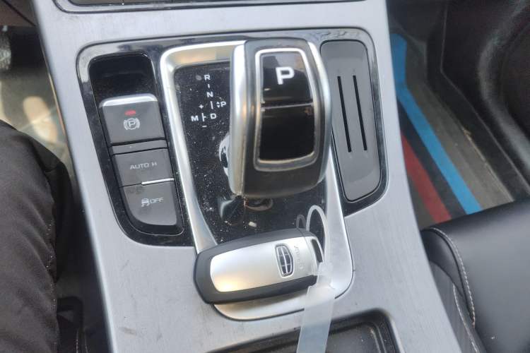 Used Geely Auto Emgrand X7 Sport 2021 1.8TD DCT Two-Wheel Drive Asian Games Comfort Edition Gear Lever