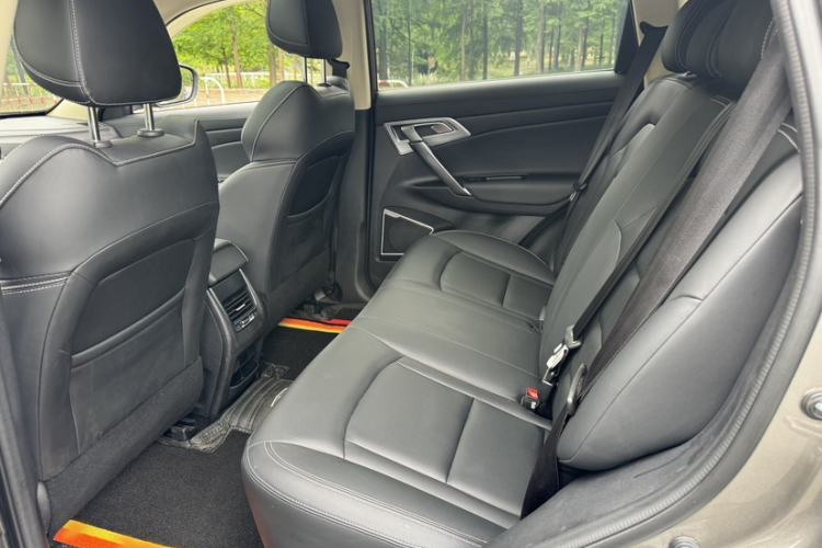 Used Geely Auto Emgrand X7 Sport 2021 Million Edition 1.8TD DCT Two-Wheel Drive Luxury Model Interior 2
