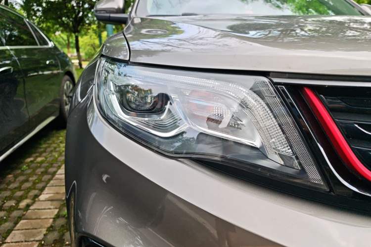 Used Geely Auto Emgrand X7 Sport 2021 1.8TD DCT Two-Wheel Drive Asian Games Edition Right Front Headlight