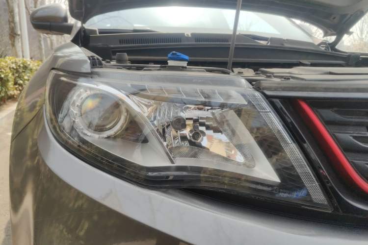 Used Geely Auto Emgrand X7 Sport 2021 1.8TD DCT Two-Wheel Drive Asian Games Comfort Edition Right Front Headlight